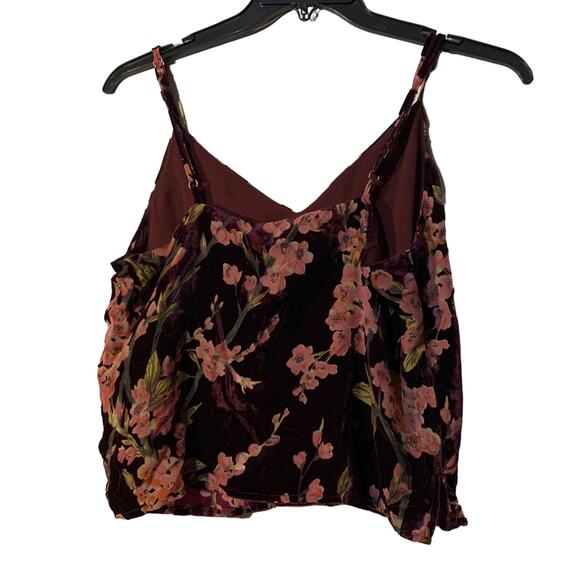MINK PINK CRUSHED VELVET FLORAL TOP SIZE M NWT - Picture 2 of 9